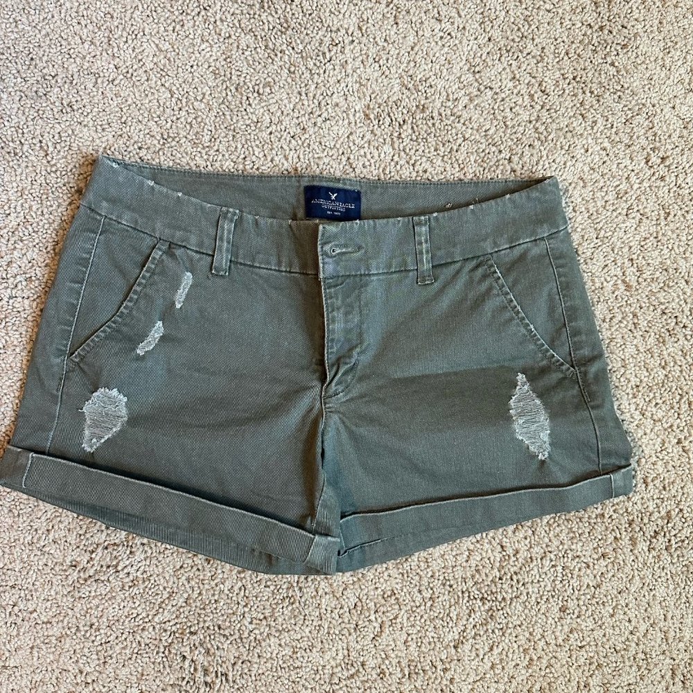 American Eagle green shorts